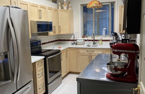 Fairfield Bed & Breakfast | 7204 Victoria in All Seasons for All Reasons