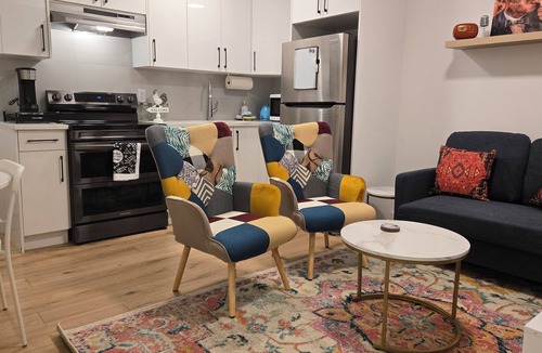 Beaumont House | 80's Hollywood Hideway/2BR pet-friendly