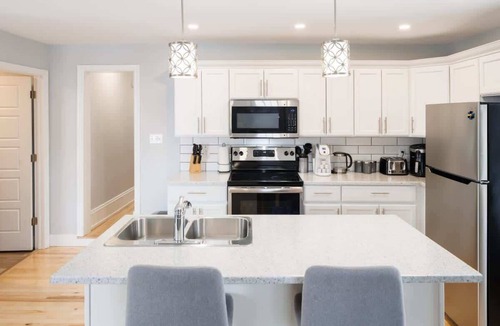 Queens Square House | 86B King Bed - Downtown - Walk everywhere