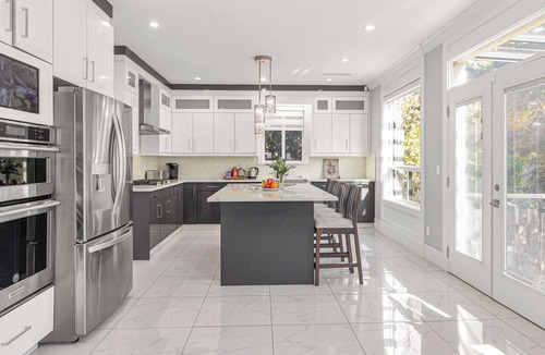 South Surrey House | 8BR New Luxury Home HVAC 3 km to White Rock Beach