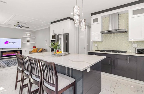 South Surrey House | 8BR New Luxury Home HVAC 3 km to White Rock Beach