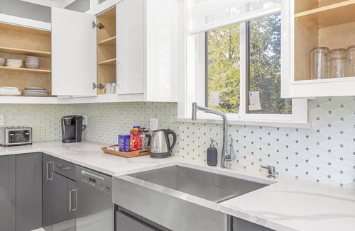 South Surrey House | 8BR New Luxury Home HVAC 3 km to White Rock Beach