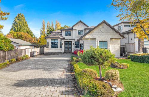 South Surrey House | 8BR New Spacious Home White Rock HVAC Free Parking