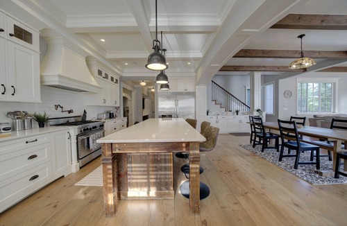 Surrey House | 9 bdrm home, sleeps 26 w/hot tub/gym/theatre/bar