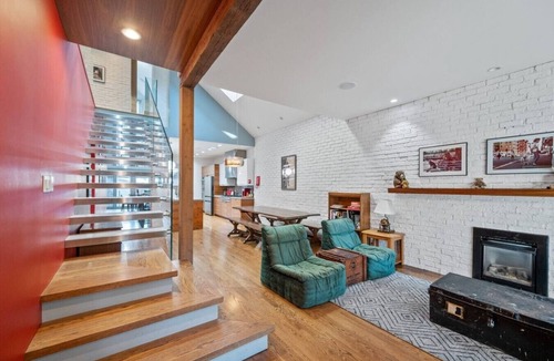 Kensington House | 9 Guests | King Bed | Pin Ball | BBQ | Piano