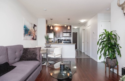 Crosstown Apartment | 99 Walk Score Paradise Apartment with Sauna, Pool & Jacuzzi
