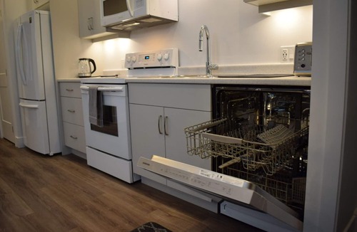 Regional District of Nanaimo Apartment | A complete self contained one bedroom apartment.