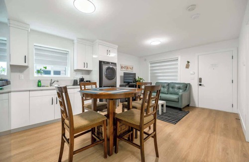 Surrey House | A cozy and stylish 2-bedroom retreat