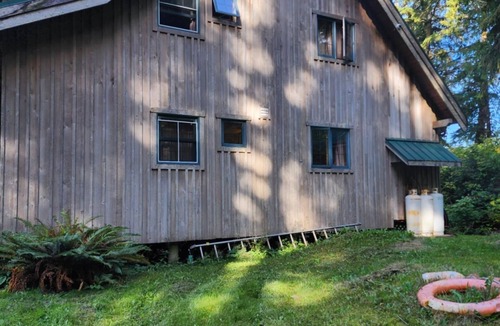 Kyuquot House | A home nestled between the coastal rainforest & sparkling waters of the Pacific