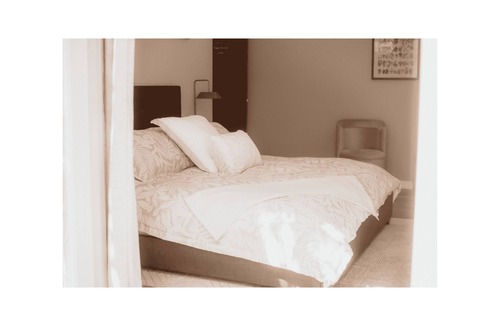 Southeast Kelowna Bed & Breakfast | A peaceful retreat surrounded by nature! Large outdoor space w/hot tub & sauna