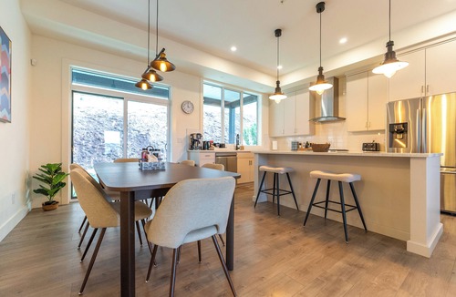 Promontory House | A Perfect Mountain Retreat w/Views, Hot Tub, Home Theatre, Games, PS5 & AC