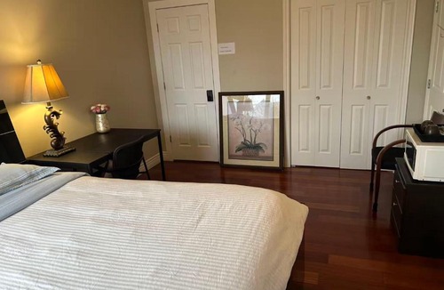 Richmond House | A quiet independent entrance suite on second floors with private bathroom close to YVR