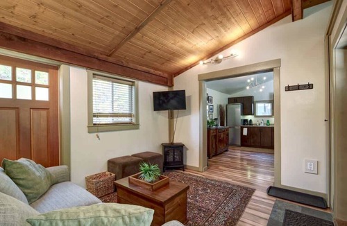 Port Renfrew Apartment | A slice of paradise with Hot Tub - Pet Friendly