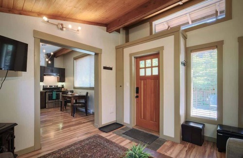 Port Renfrew Apartment | A slice of paradise with Hot Tub - Pet Friendly