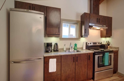 Port Renfrew Apartment | A slice of paradise with Hot Tub - Pet Friendly