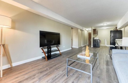 Connaught Apartment | A Spacious Downtown 1-bed Suite Free Parking