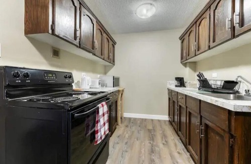 Connaught Apartment | A Spacious Downtown 1-bed Suite Free Parking
