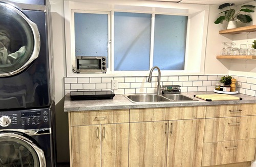 Kamloops House | A Sweet Little Suite in Rayleigh