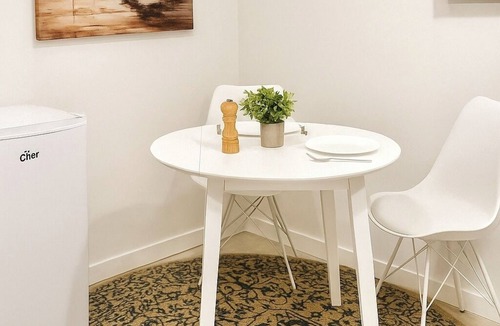 Kamloops House | A Sweet Little Suite in Rayleigh