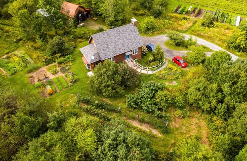 Austin House | Accommodations for 12, private farm-to-table chef and activities!
