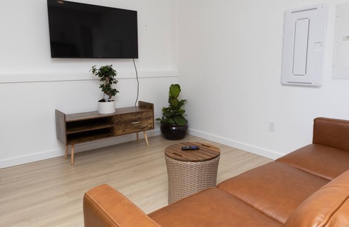 Courtenay House | Adorable 1 Bedroom Modern Suite