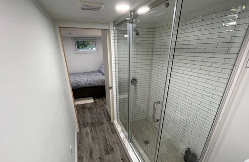 Cambridge House | Adorable 1 Bedroom Suite With Kitchen & Fireplace