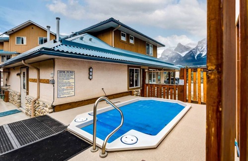 Harvie Heights Condo | Affordable Family Getaway Sleeps 8!