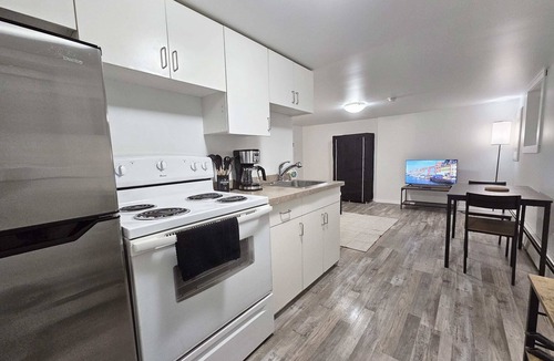 Moose Jaw Apartment | Affordable, Renovated, Double Bed, Parking, Downtown, WiFi
