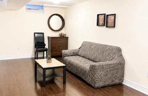 Meadowvale Village House | Affordable Spacious Private Suite & Ensuite Bath & Free Parking Near Toronto Pearson Airport