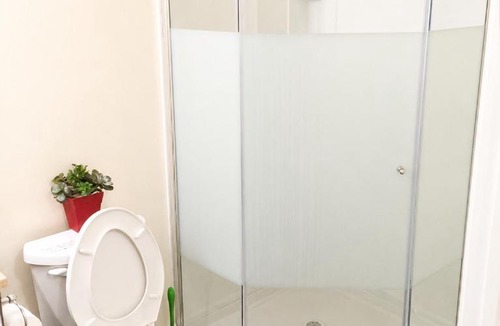Meadowvale Village House | Affordable Spacious Private Suite & Ensuite Bath & Free Parking Near Toronto Pearson Airport