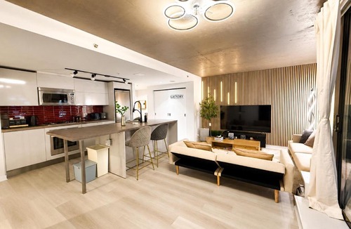Gastown Apartment | AfterGlow Luxury Downtown 2BR Near Cruise Port & BC Place