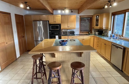Pender Island House | Ainslie Cove: Waterfront Family Vacation Home On Pender Island, BC