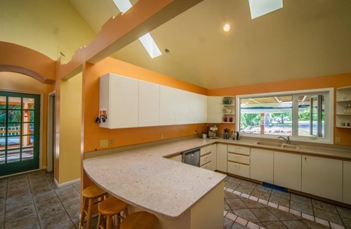 Central Kootenay House | Ainsworth Lakefront Getaway