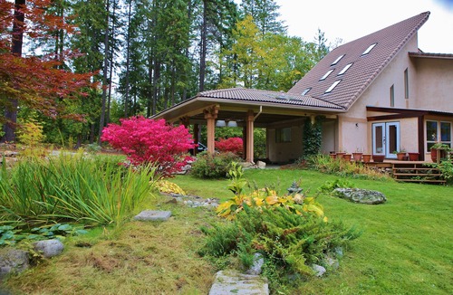 Central Kootenay House | Ainsworth Lakefront Getaway