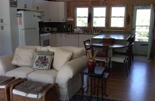 Bayberry Dunes House | AIR CONDITIONED 4 Bed/2 Bath Beach House