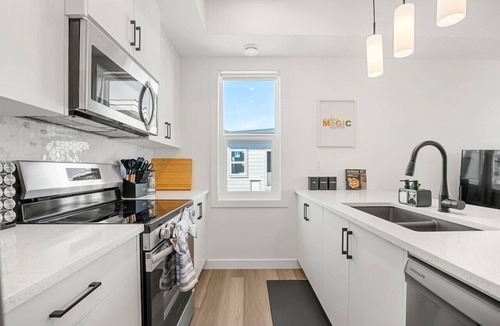 Springbank Hill House | Air Conditioned » Garage » 2BR Townhouse » Sleep 5