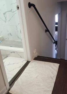 Mississauga House | Airy Room with King bed in Central Mississauga Near Airport