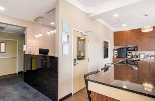 Fox Creek Hotel | Albertan Inn