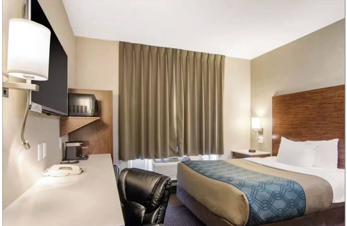 Fox Creek Hotel | Albertan Inn