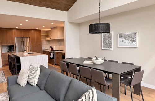 Canmore Villa | All Yours | Luxury Home and Hot Tub