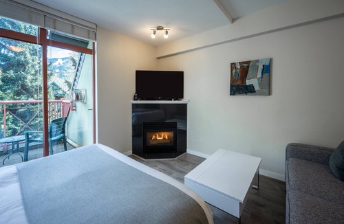 Village North Apartment | Alpenglow Lodge Sunny Studio with Sitting Area by MVA