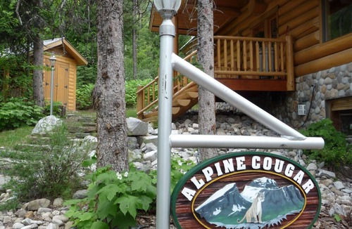 Alpine Trails Ski Chalet | Alpine Cougar Log Chalet