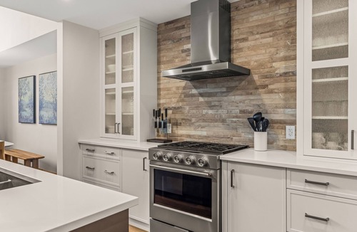 Canmore House | Alpine Forest Retreat Sauna + Hot Tub + EV
