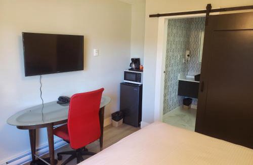 South Clearbrook Hotel | Alpine Inn Abbotsford