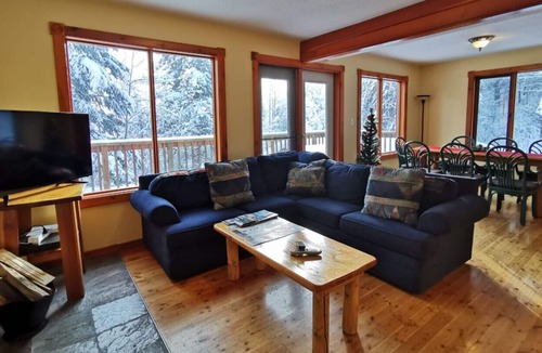 Golden Bed & Breakfast | Alpine Meadows Lodge - Chalet