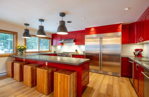 Alta Vista Ski Chalet | Alta Lake Chalet: Private Spa, Vaulted Ceiling, BBQs, Cinema, Lawn, Decks & More