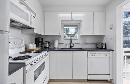 Coal Harbour Condo | Amazing 1 bedroom in Coal Harbour