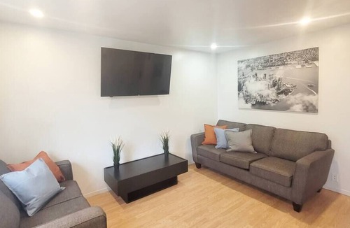 Hochelaga Apartment | Amazing 3BDR with Private Parking!