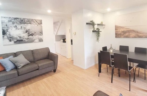 Hochelaga Apartment | Amazing 3BDR with Private Parking!
