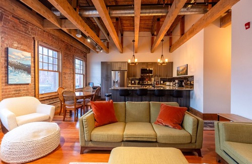 Historic Downtown Fernie Hotel | Amazing Downtown Location. Sleeps 7. Dog Friendly
